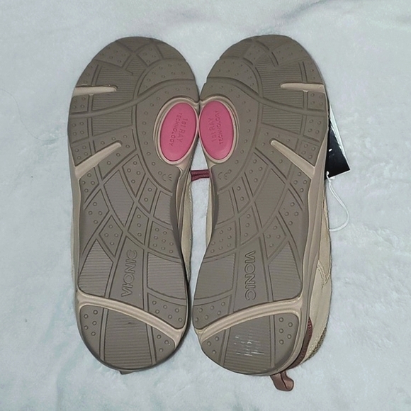 NWT Vionic Cypress Water-Resistant Hiking Sneakers Women's Size 9 - Picture 7 of 10